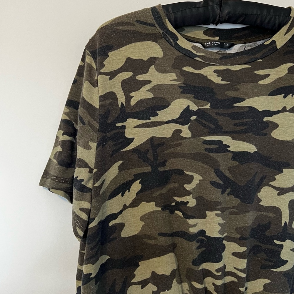 Knotted camo top.